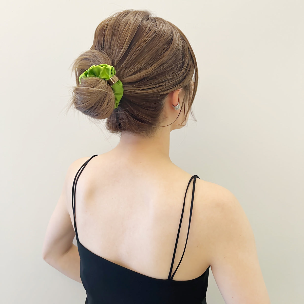 2025新作モデル シルク スクランチー ウィズ ボールド リング | THE HAIR BAR TOKYO ヘアアクセサリー