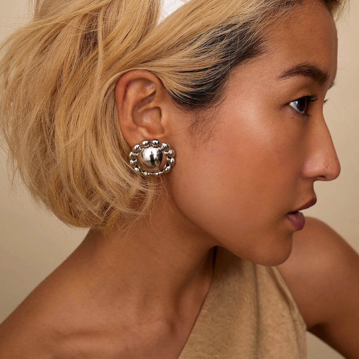 ルシア ボールチェーン ドームボタンピアス | THE HAIR BAR TOKYO