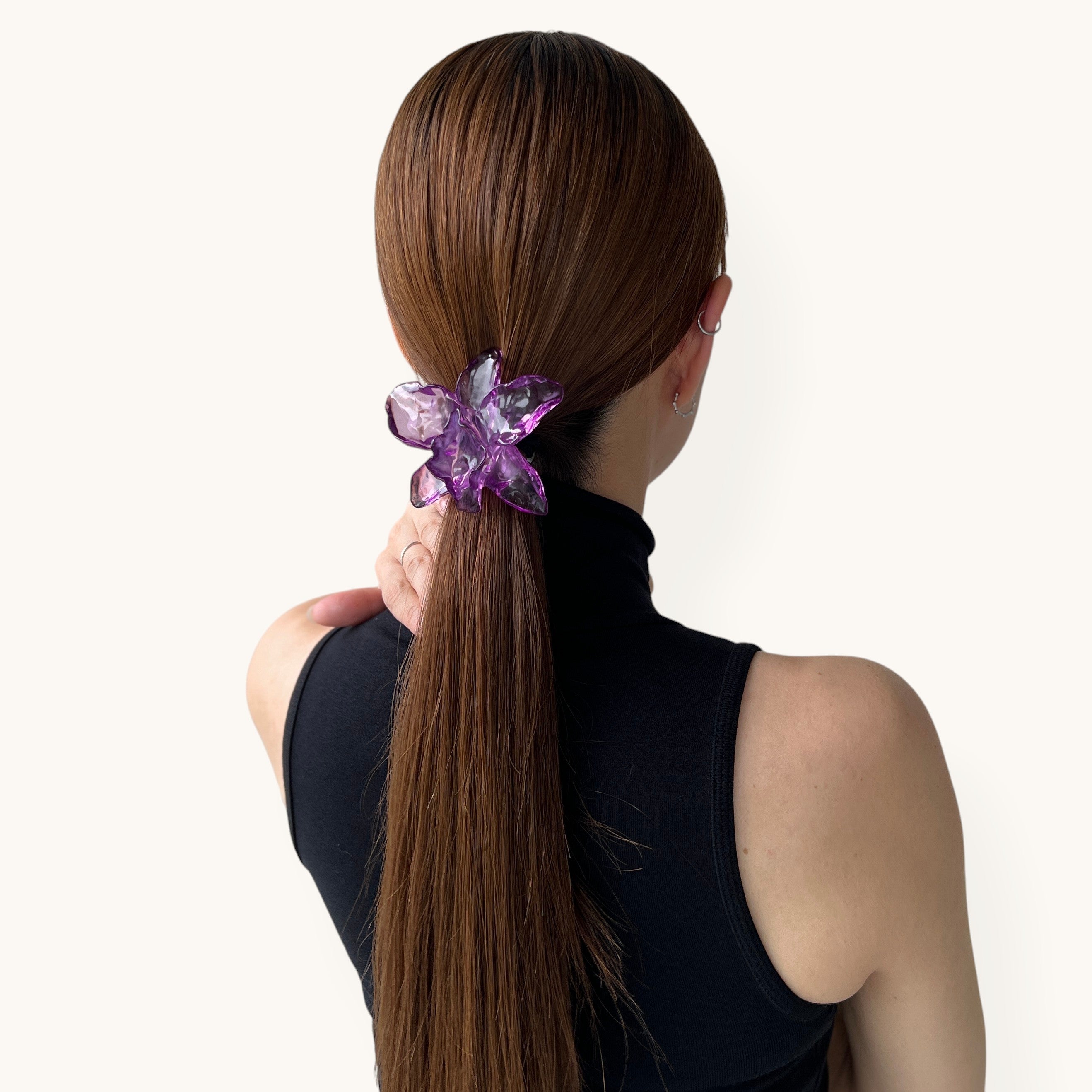 THE HAIR BAR TOKYOのパープルカラーのオーキッドモチーフが美しいルーサイト製ヘアポニー