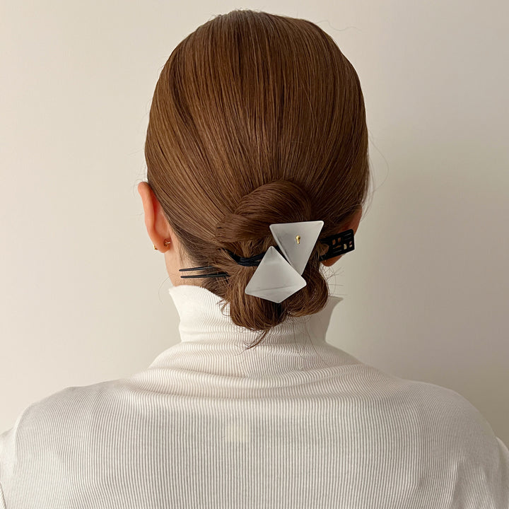 ピラミッド ポニー ウィズ アイコンスタッズ