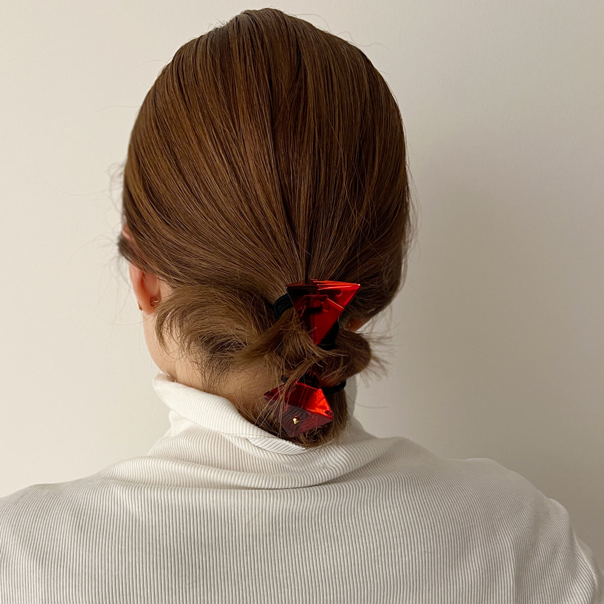 ピラミッド ポニー ウィズ アイコンスタッズ