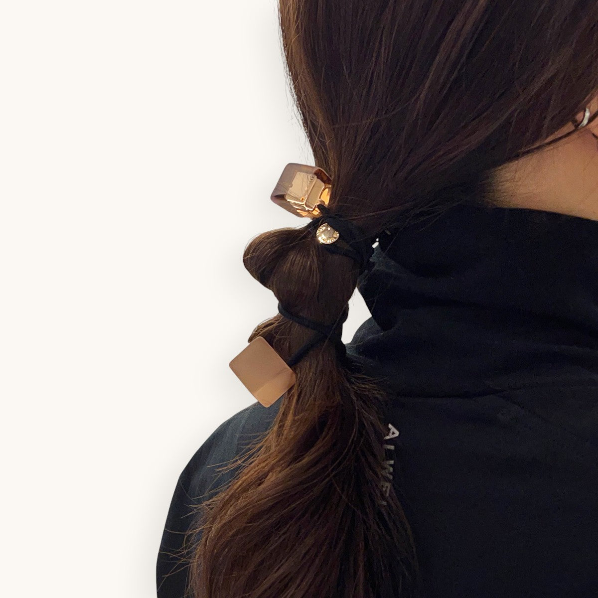 【オンライン限定】ダブル キューブ ポニー スモール ウィズ アイコン スタッズ