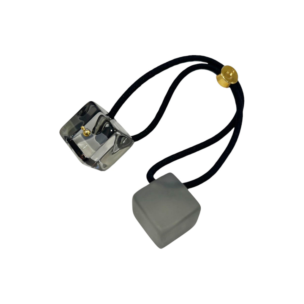 ダブル キューブ ポニー スモール ウィズ アイコン スタッズ | THE