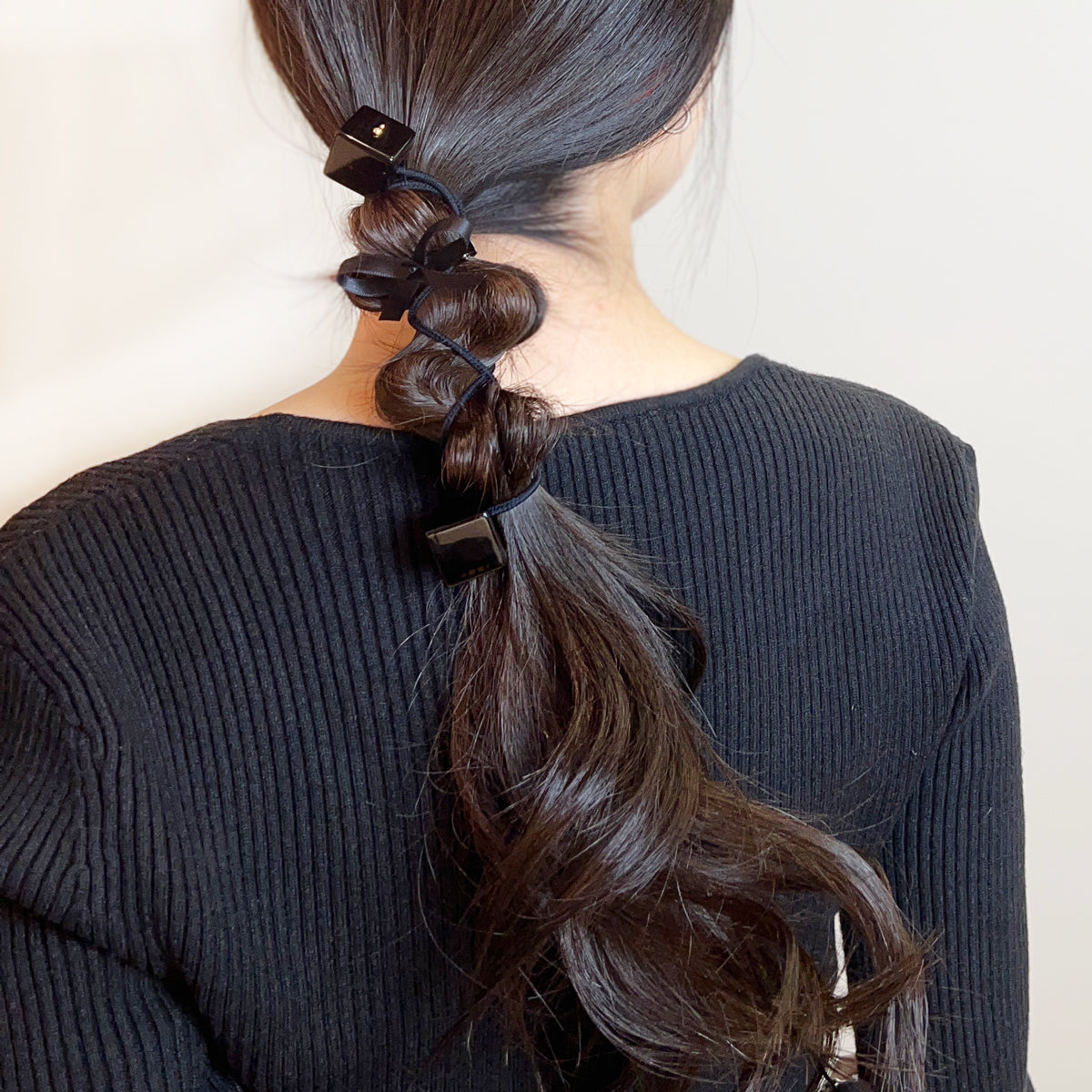 ダブル キューブ ポニー スモール ウィズ アイコン スタッズ