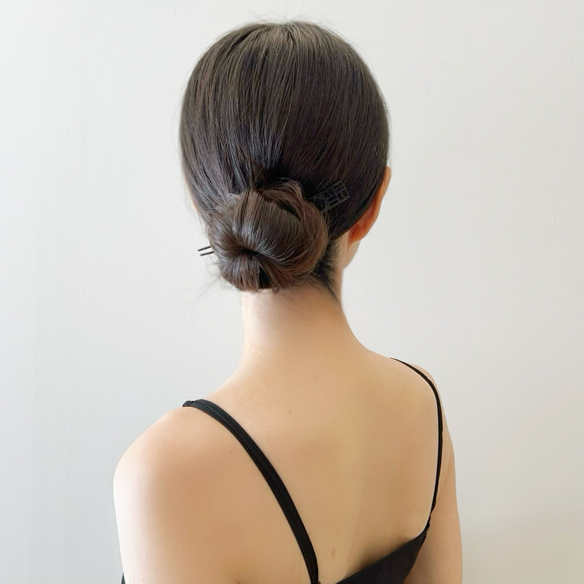 THBT メタル エンブレム ヘアピン ロング