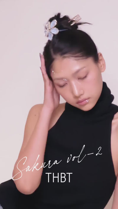 SAKURA — A Moment in Bloom
春は、髪から咲く。
Full Bloom

動くたびに、春がきらめく。�THBTが提案する、モダンで洗練されたSAKURAスタイル。

2026年4月1日(水)発売
※オンラインストアは4月1日(水)19時発売となります。�※店舗でのご予約は3月31日(火)各店開店時より承ります。

▶︎詳しくはインスタプロフィールTOPのハイライトより、特集ページをご覧ください。

─────────────────

#thbt #thahairbartokyo 
#ヘア #ヘアアクセサリー
#桜