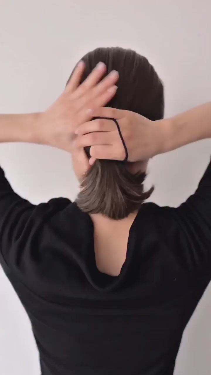 ボブでもロングヘアーでも。
レングス別に楽しむ、洗練スタイリング。

シアーなフラワークリップとTHBTオリジナルのエンブレムヘアピン。

この2アイテムだけで、シーンレスに決まるまとめ髪へ。

きちんと感も、抜け感も。
これからのオケージョンにも。

ぜひ試してみてください。

▶︎インスタプロフィールTOPよりオンラインストアをチェック

─────────────

#thbt #thahairbartokyo
#ヘア #ヘアアレンジ動画
#ボブアレンジ