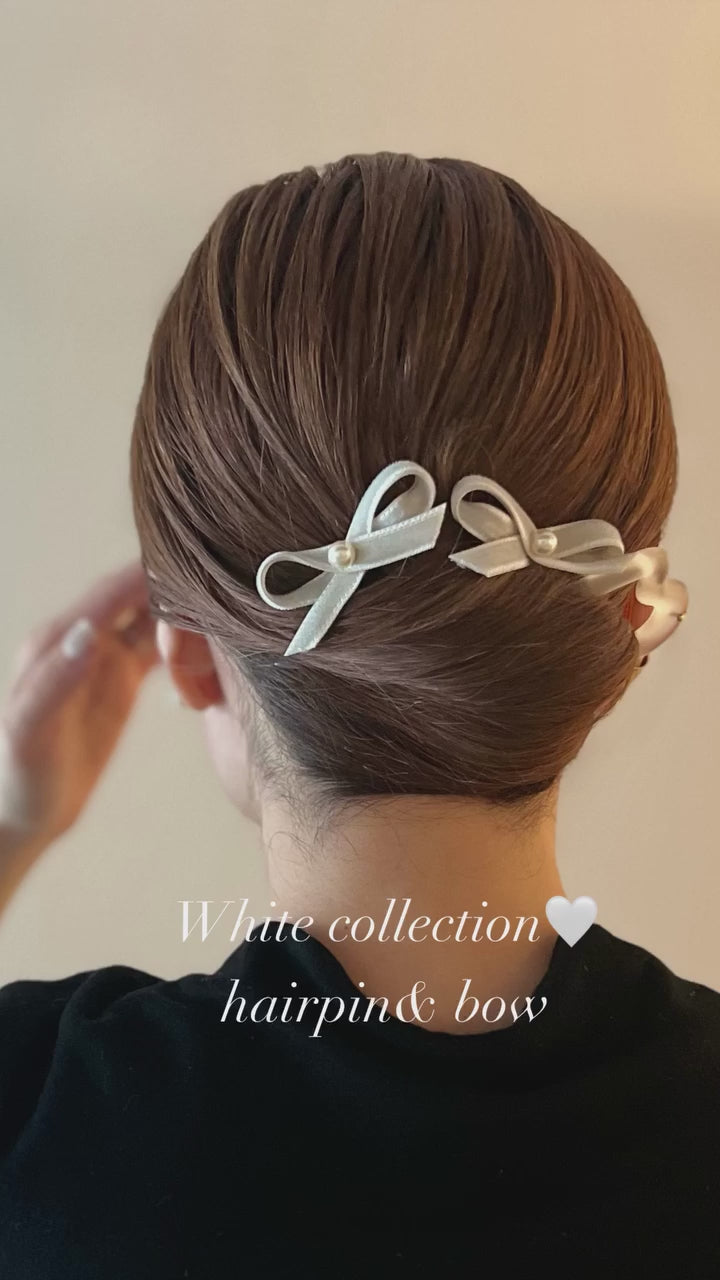 【THE HAIR BAR TOKYO 】White Collection
ハートヘアピンの流れるようなフォルムと計算されたカーブは髪質を選ばずしっかりとホールド。
パウダリーなテクスチャーが冬のコーディネートに優しくフィットします。

#thehairbartokyo #hairstyle #hair #hairaccesories #hairaccessory #holidayhair #cutehair #bow #holiday #holidayhair #tokyo #tokyobrand #kawaii #white #christmashair
#ザヘアバートウキョウ#ヘア#ヘアアレンジ
#ヘアアクセサリー#ヘアアクセ#ヘアスタイル
#お出かけヘア ＃デートヘア＃ヘアアレンジ簡単
#ギフト #プレゼント #贈り物