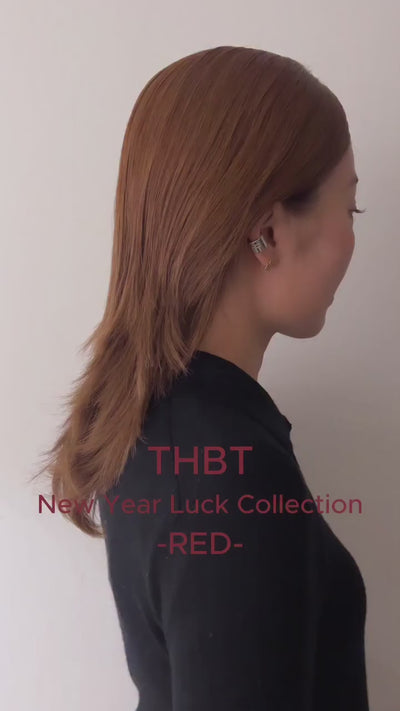 【THE HAIR BAR TOKYO / New Year Luck Collection】 
THBT ─ RED ─

シンプルなスタイリングこそ開運を象徴するREDカラーで、アクセントをいれてみてはいかがでしょうか。
お出かけ・仕事、身につけるだけで気分も背筋もぐっと上がります！

REDカラーは、ヘアアクセサリーなら取り入れやすいのもポイント。ぜひこの三連休、チェックしてみてください❤️

───────────────

#thehairbartokyo #thbt
#tokyobrand #ヘアアクセサリー
#ヘアアレンジ動画