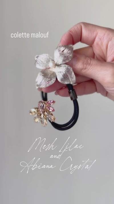 上品かつ華やかにヘアアレンジを仕上げるなら、コレットマルーフ( @colettemalouf )のヘアアクセサリーで。

ポニーテールには編みこみニュアンスをプラスして、クリスタルの煌めきとシアーなメッシュフラワーで飾る。

お出かけヘアにもぴったり。
フラワークリップは好きなところに飾れるのも魅力です。

▶︎インスタプロフィールTOPより、オンラインストアをチェック。

────────────────

#colettemalouf #thehairbartokyo
#ヘアアクセサリー #コレットマルーフ
#ヘアアレンジ動画