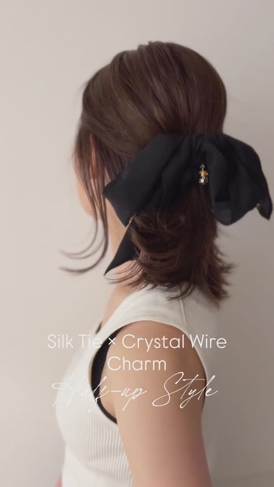 揺れるタイとクリスタルチャームで、後ろ姿を美しく。
シンプルなハーフアップこそ、ヘアアクセサリーで魅了する。

ふわっとしたやわらかなシルクとクリスタルのさりげない輝き。この2アイテムで、春のスタイリングの幅が一気に広がります。

THE HAIR BAR TOKYO
Silk Scrunchie with Tie

THBT
Crystal Wire Charm

▶︎インスタプロフィールTOPよりオンラインストアをチェック

─────────────

#thbt #thahairbartokyo
#ヘア #ヘアアレンジ動画