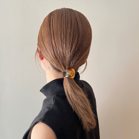 THE HAIR BAR TOKYO アクリルポニー
オレンジ ピンク ルーサイト ゾディアック シンボル ポニー | THE HAIR BAR TOKYO