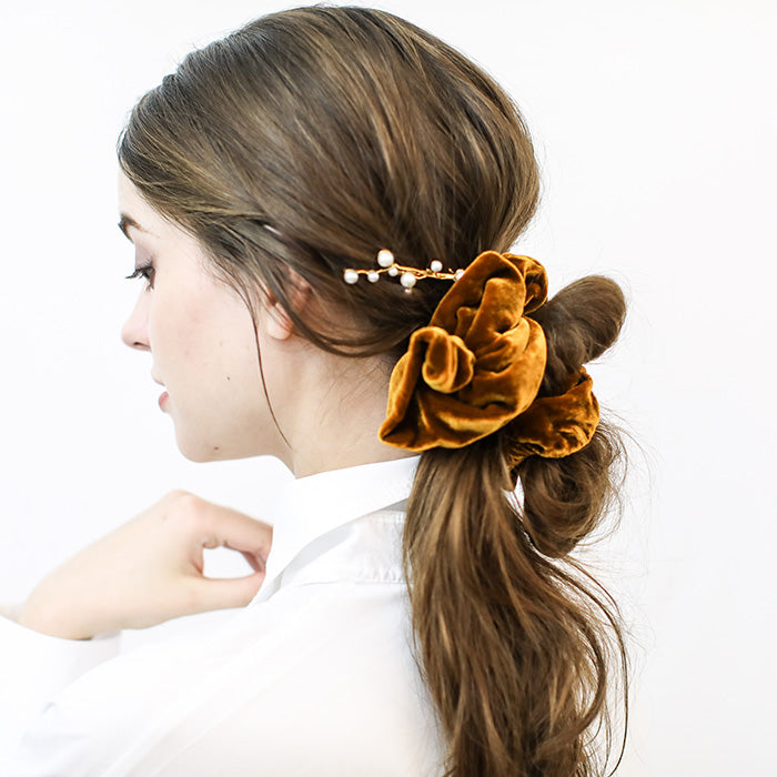 VELVET ROSETTE SCRUNCHIE/ベルベット ロゼット スクランチー | THE HAIR BAR TOKYO